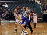 爱游戏娱乐-CBA主场比赛门票价格上涨，观众反响不一